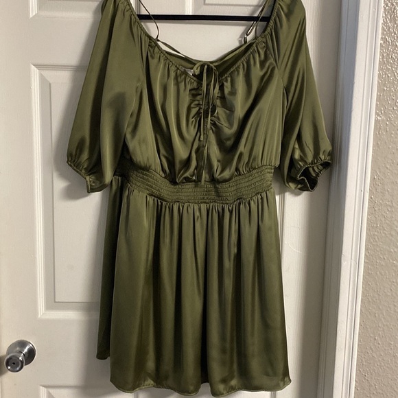Rich Oliver green off the shoulder mini dress - Picture 2 of 8